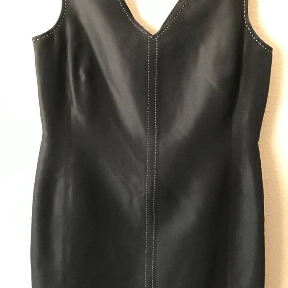 Harris Wallace New York V-Neck Black Dress with Detailed Backstitch - Picture 5 of 16